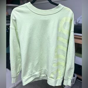 Lululemon crew neck size 4.
